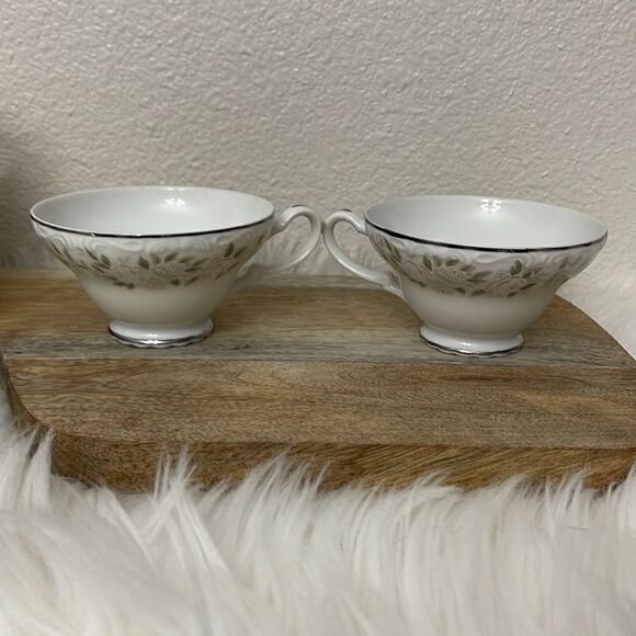 Vintage Sheffield Fine China 2 Tea Cups Classic 501 Pattern - Picture 6 of 8